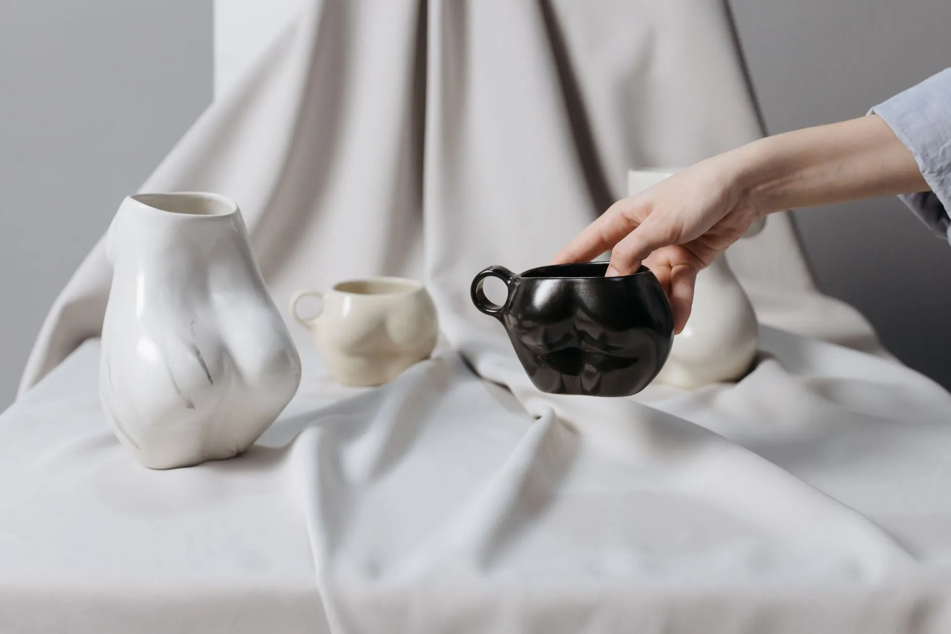 昆明企业弱电施工中桥架安装的规范要求与常见误区解析